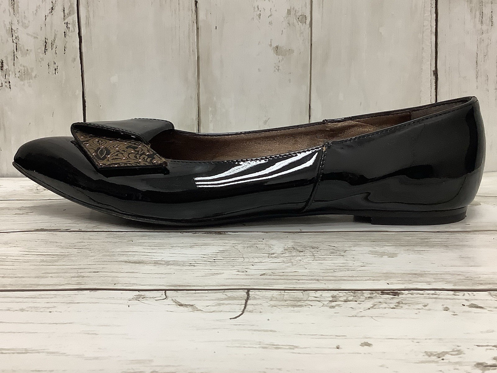 AGL Attilio Giusti Leombruni Black Patent Leather Flats with Bow Accent