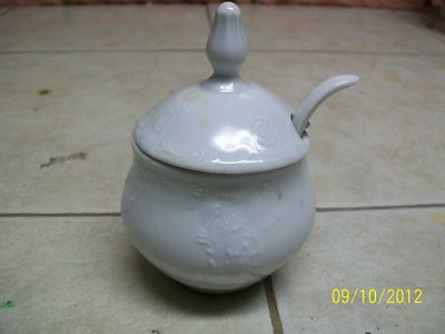 BERNADOTTE WHITE PORCELAINE SUGAR BOWL WITH LID/SPOON  MADE IN CZECH REPUBLIC