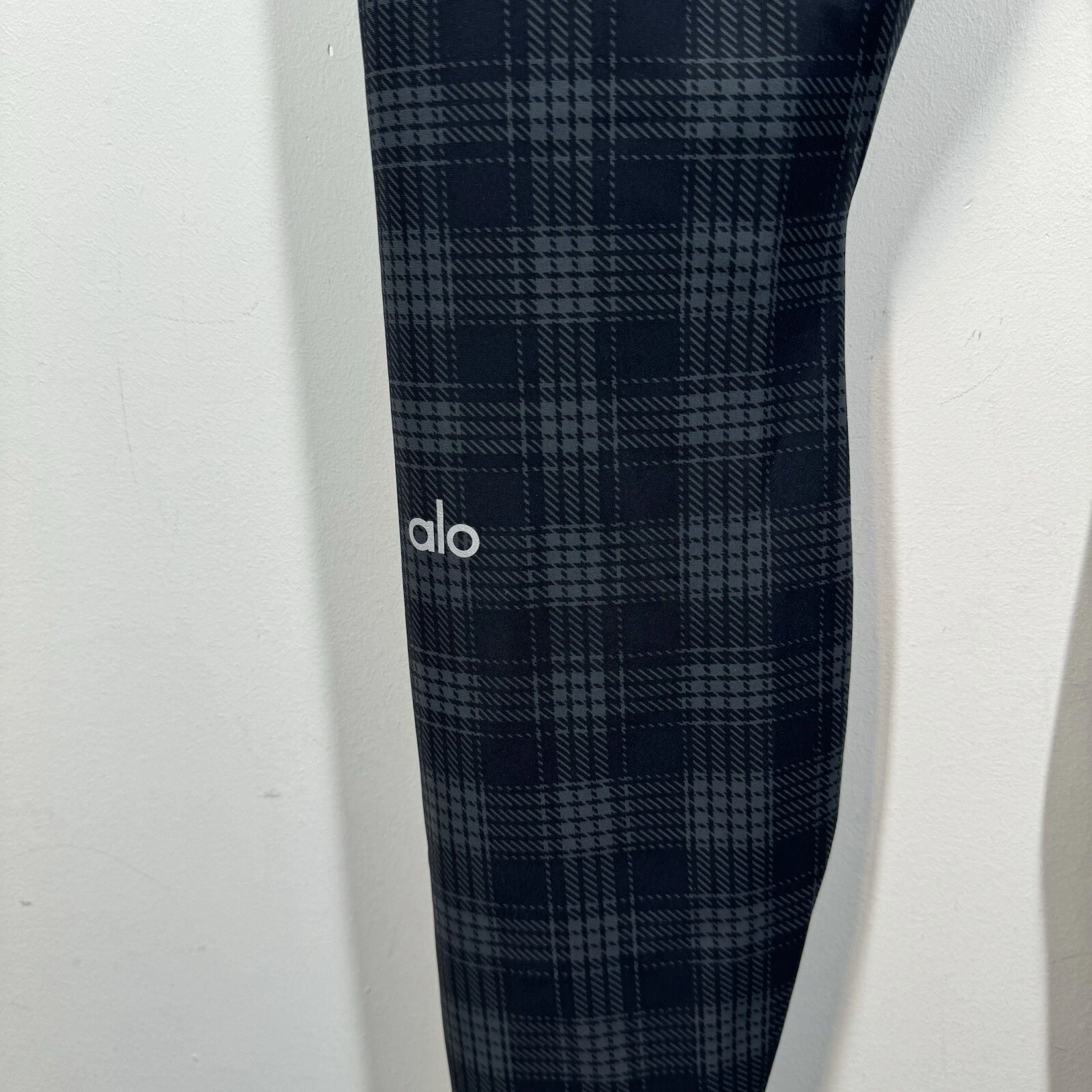 alo-yoga high waist vapor legacy gray plaid reflective leggings