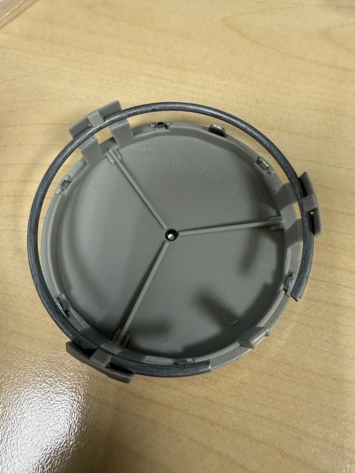 Mercedes-Benz OEM Wheel Center Caps - Set of 4 66470202 - Image 3 of 3