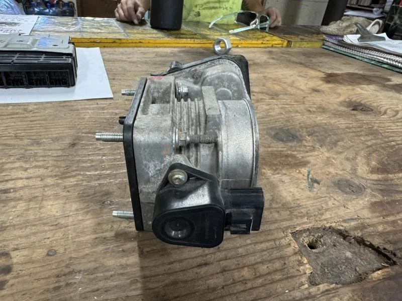 Carrocería del acelerador OEM 5,4 L Ford E-350 Van 05-16 Crown Victoria F-150 Mustang OEM Foto 2 de 3