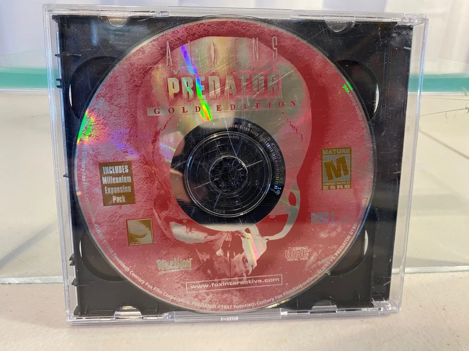 Aliens Versus Predator: Gold Edition (PC CD-ROM, 2000) Juego de 2 discos con manual Foto 2 de 4