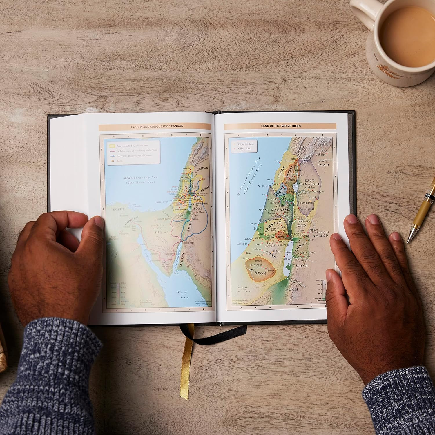 KJV Holy Bible with Apocrypha and 73,000 Center-Column Cross References, Black L