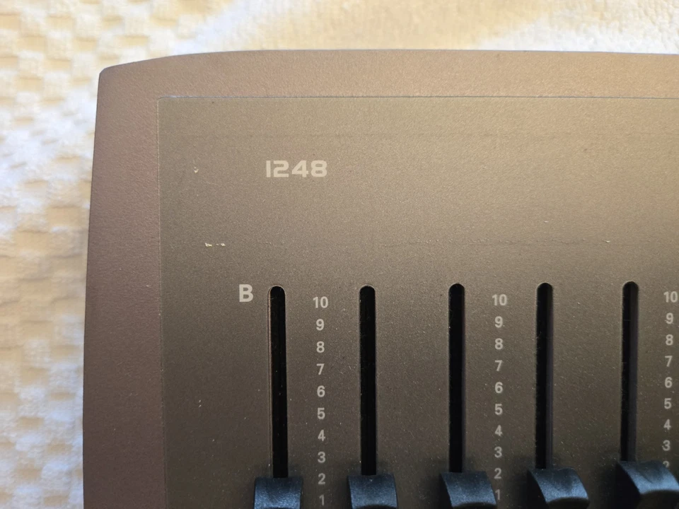 Consola de control de iluminación ETC SmartFade 1248 defectuosa G3D Foto 3 de 4