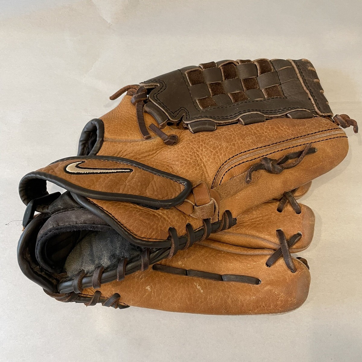 Nike Baseball Glove Siege II 12.5 In RHT Diamond Ready Brown