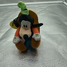 Walt Disney GOOFY 6  Plush With Attached Book 1998 Vtg With Tag