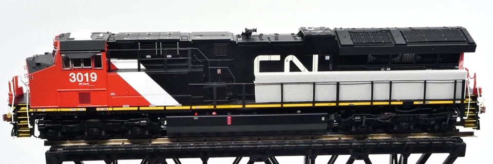Scaletrains SXT30500 HO Canadian National CN 3019 GE ET44AC DCC Lok Sound Loco - Image 2 of 4