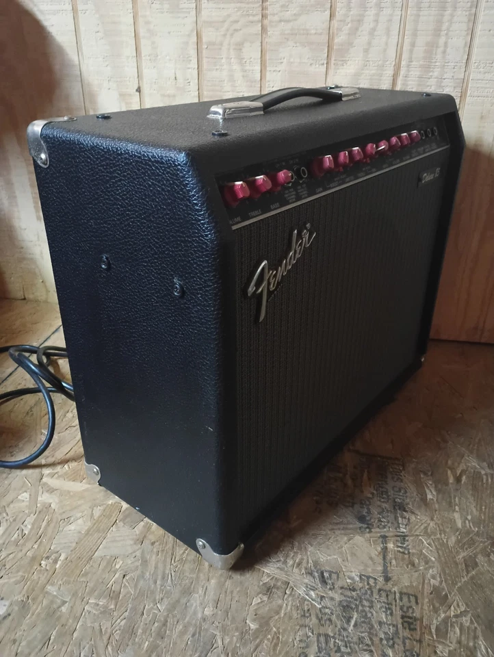 Fender Deluxe 85 Solid State Guitar Amplifier - USA - Fender Combo Amp - 12" - Image 3 of 4