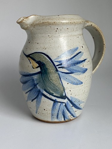 Studio Art Steinzeug Keramik Krug Kolibri grüne Herzen gestempelt signiert - Bild 5 von 20