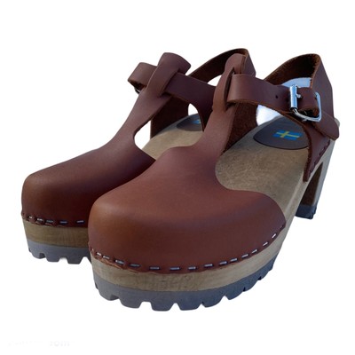 t strap clogs