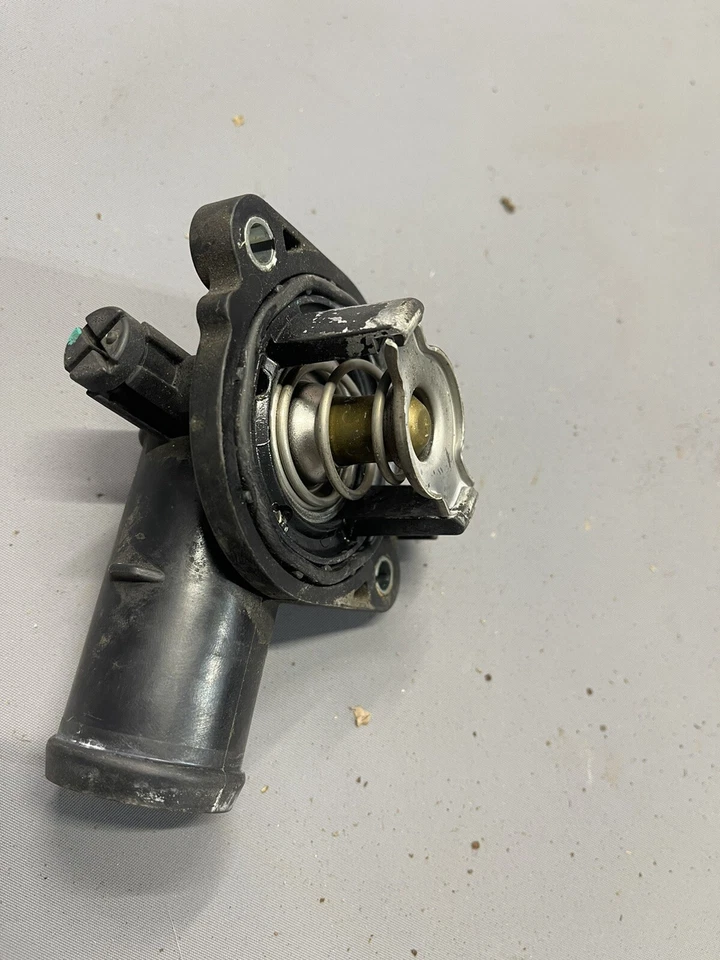 Chrysler Town & Country 2012-2016 termostato carcasa cuello de agua 3,6 Dodge Carvan Foto 3 de 3