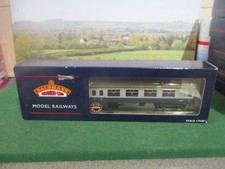 BACHMANN BR MK2 BFK BRAKE CORRIDOR 1ST BLUE/GREY. CAT NO.39-400