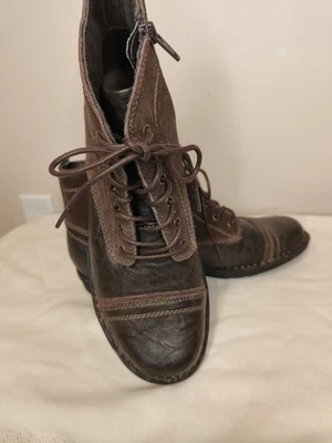 Clarks Collection Women's Size 10 Brown Leather Zipper Ankle - Image 1 of 4