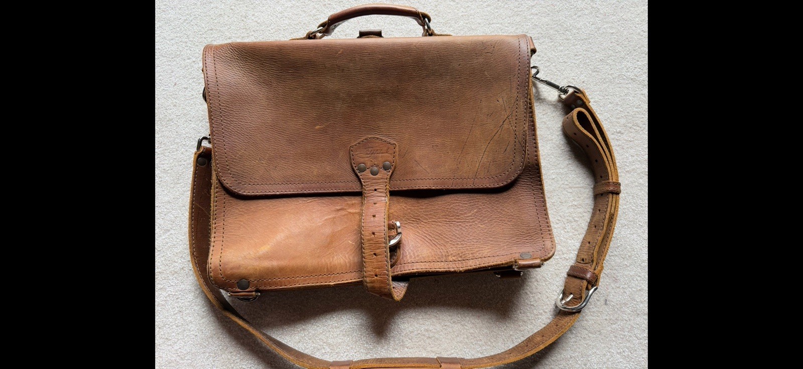 Rare VINTAGE Saddleback Leather Medium Thin Briefcase - Script Logo - Chestnut