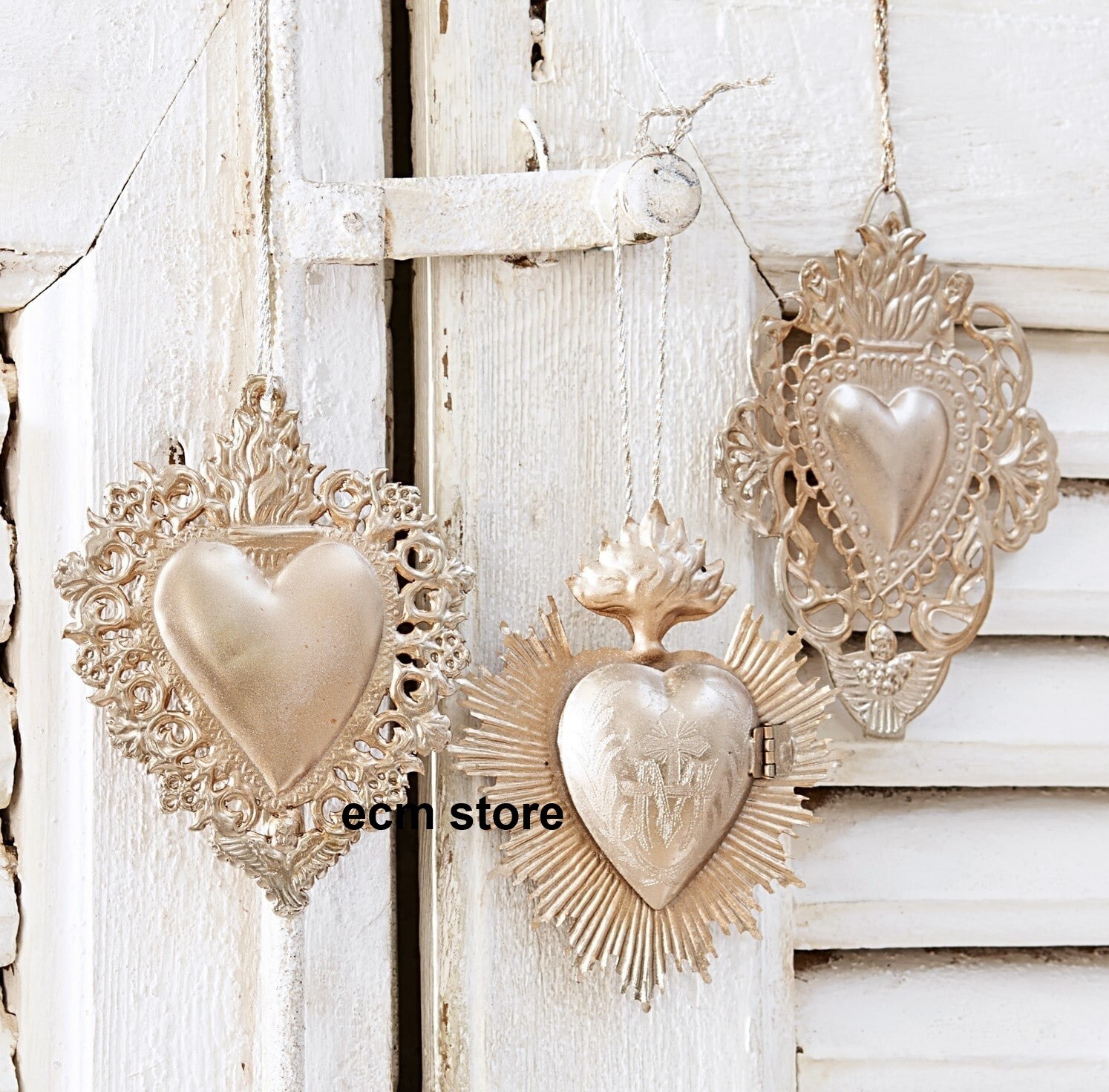 Décoration suspendre cœur métal doré chic pour embellir votre salon