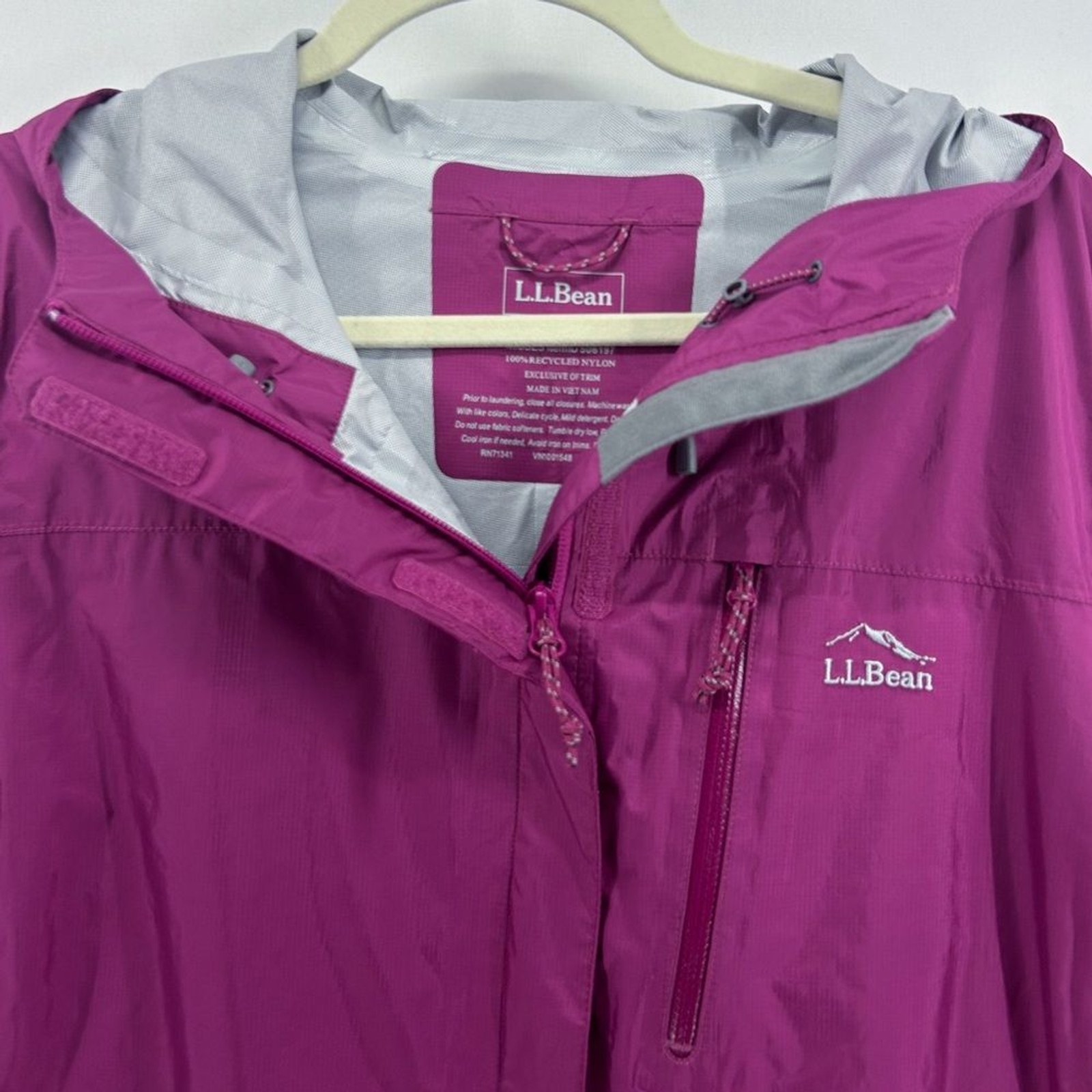 LL Bean Women’s Fuschia Trail Model Rain Jacket Zip Up Hooded