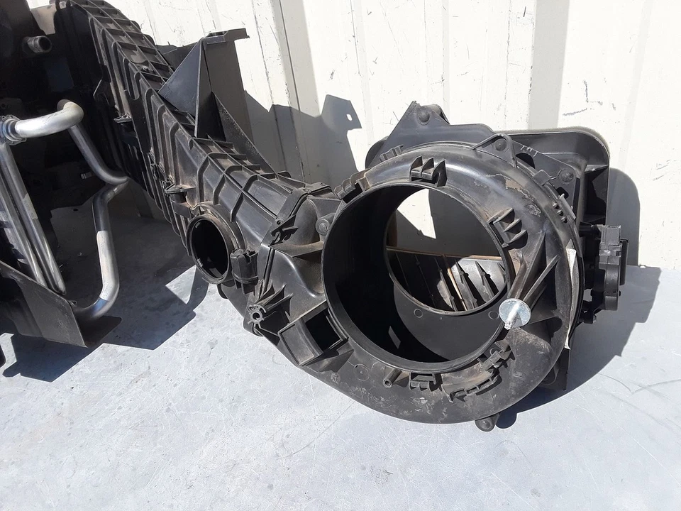 2014-2018 MERCEDES-BENZ SPRINTER 2500 HVAC CLIMATE HEATER MOTOR HOUSING BOX OEM - Image 2 of 4