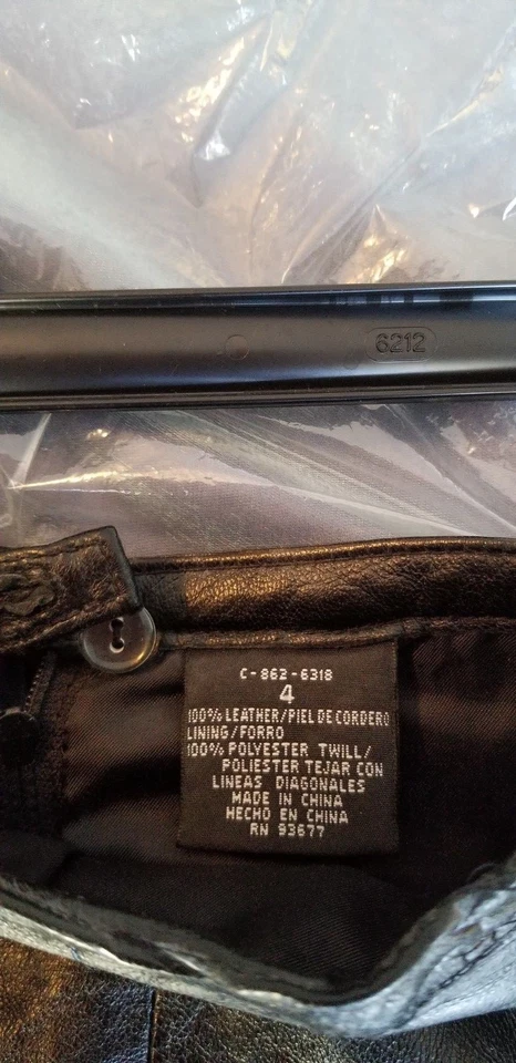 Falda CUERO negra talla 4 ligeramente usada Foto 3 de 4