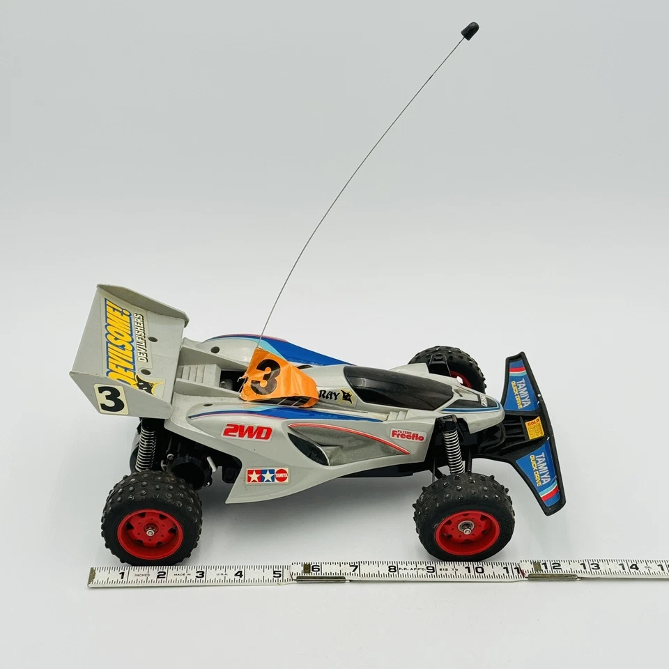 Tamiya Manta Ray Escala 1/14 Control Remoto R/C Coche Modelo 46013 De Colección Foto 2 de 4