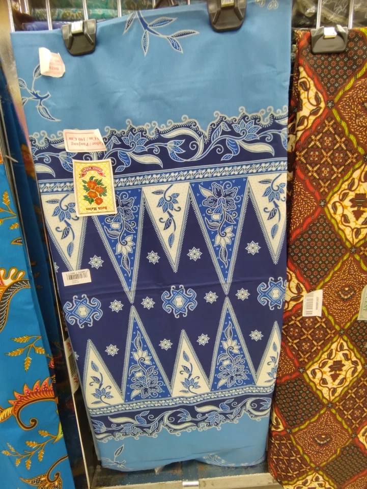 Handmade Batik Malaysia – Random Traditional Pattern, Cotton Material - Image 2 of 4