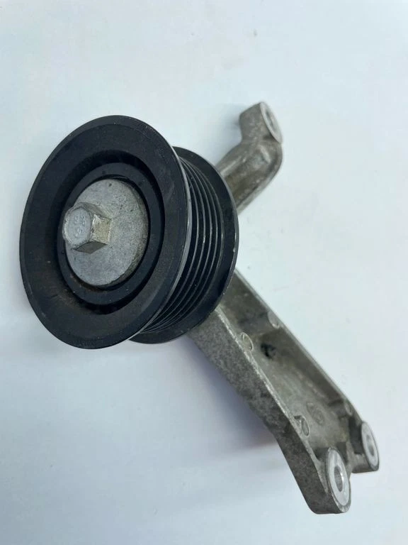 Chrysler Pacifica 2022 Petrol/electricity Engine mounting bracket 05281294AA - Image 3 of 4