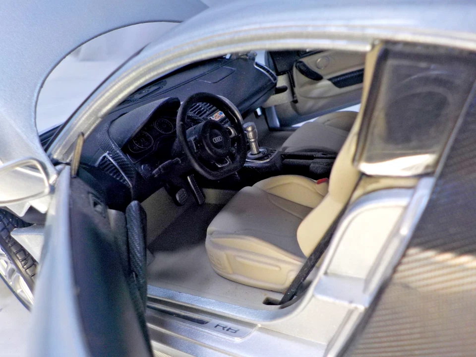 Maisto Audi R8 GT Plateado Edición Especial Die Cast Modelo 36213 Escala 1:18 Foto 4 de 4