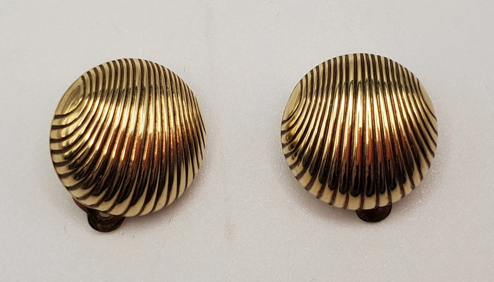 Vintage 14K Yellow Gold Round Shell Clip On Earrings 7 grams - Image 3 of 4