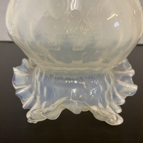 Vintage Opalescent Oil Lamp Shade vintage Oil Lamp Globe Shade Glass - Picture 4 of 10