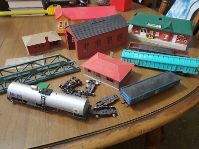 Lot Of HO Train Cars Buildings Etc Covered Bridge Sunnyvale Station Mobil B&O