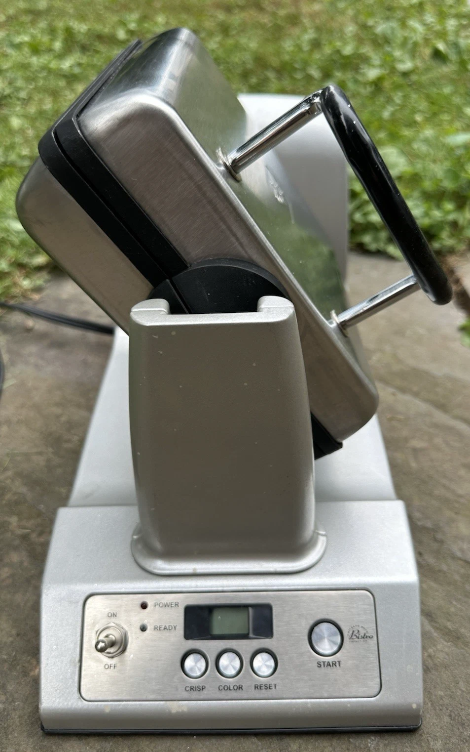 Wolfgang Puck SELF ROTATING Belgian Waffle Iron Maker 4 Slice Professional 1200W
Opens in a new wind
