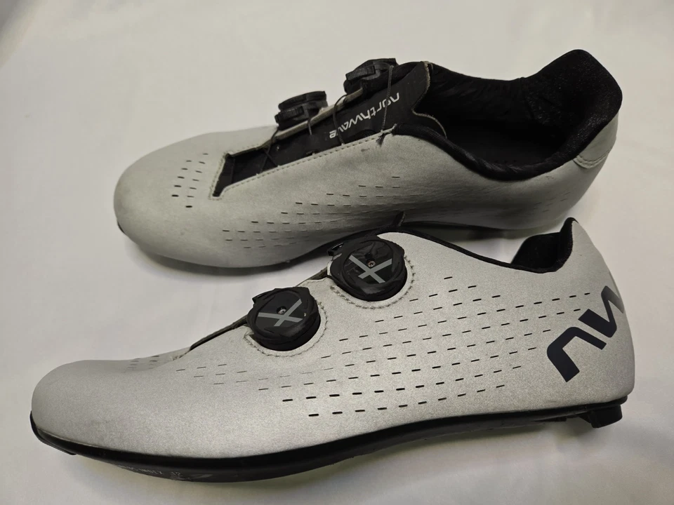 Zapatos de ciclismo de carretera Northwave Revolution 3 talla 41 para hombre 8,5 Foto 3 de 4