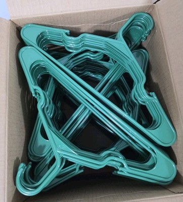 Mainstays Plastic Notched Adult Hangers for Any Clothing Type, Carpet Green 100