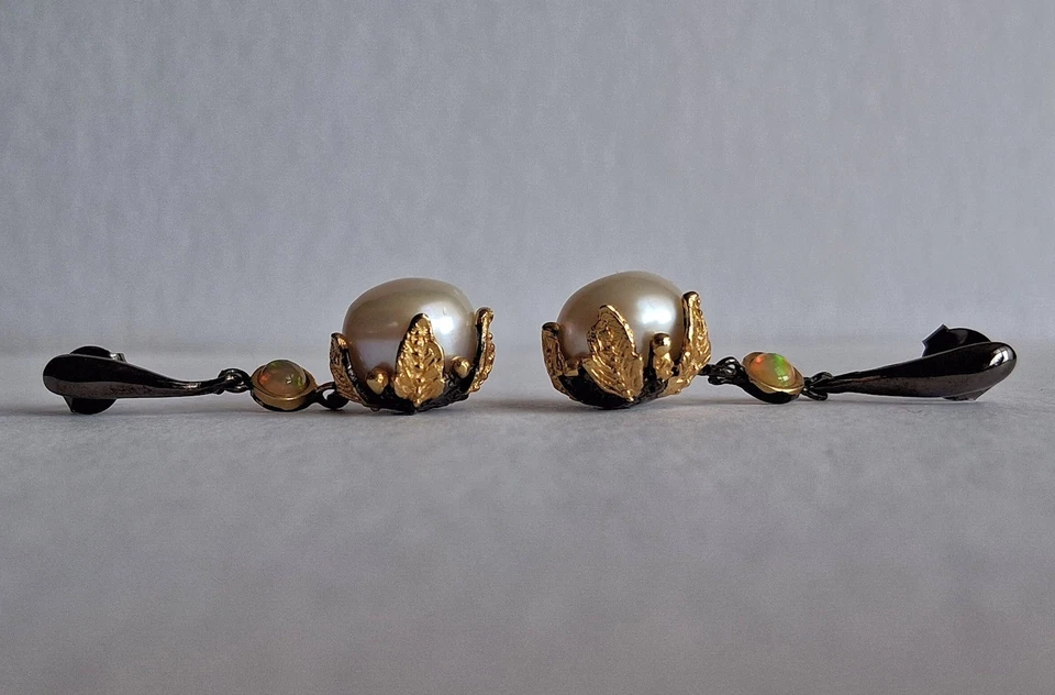 ORECCHINI IN ARGENTO STERLING 925 CON OPALI DI WELO E PERLE NATURALI - Immagine 3 di 4