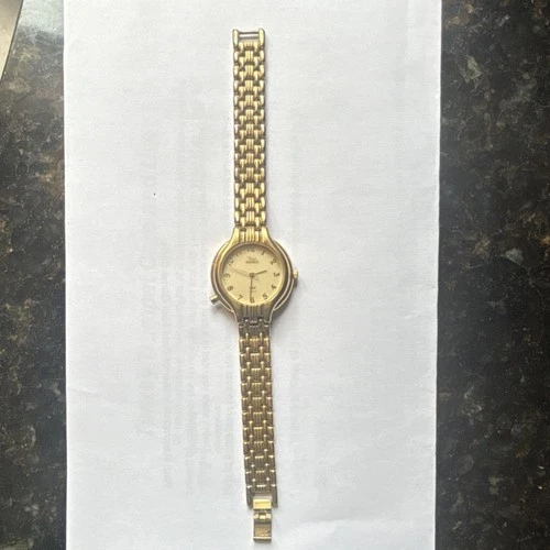 Vintage women’s Timex Indiglo Gold Tone Analog Metal Dress Watch Night-Light