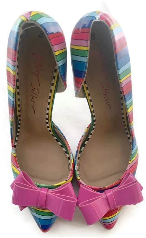 Zapatos de tacón de aguja a rayas arco iris con relé Betsey Johnson talla 8 con lazo rosa Foto 3 de 4
