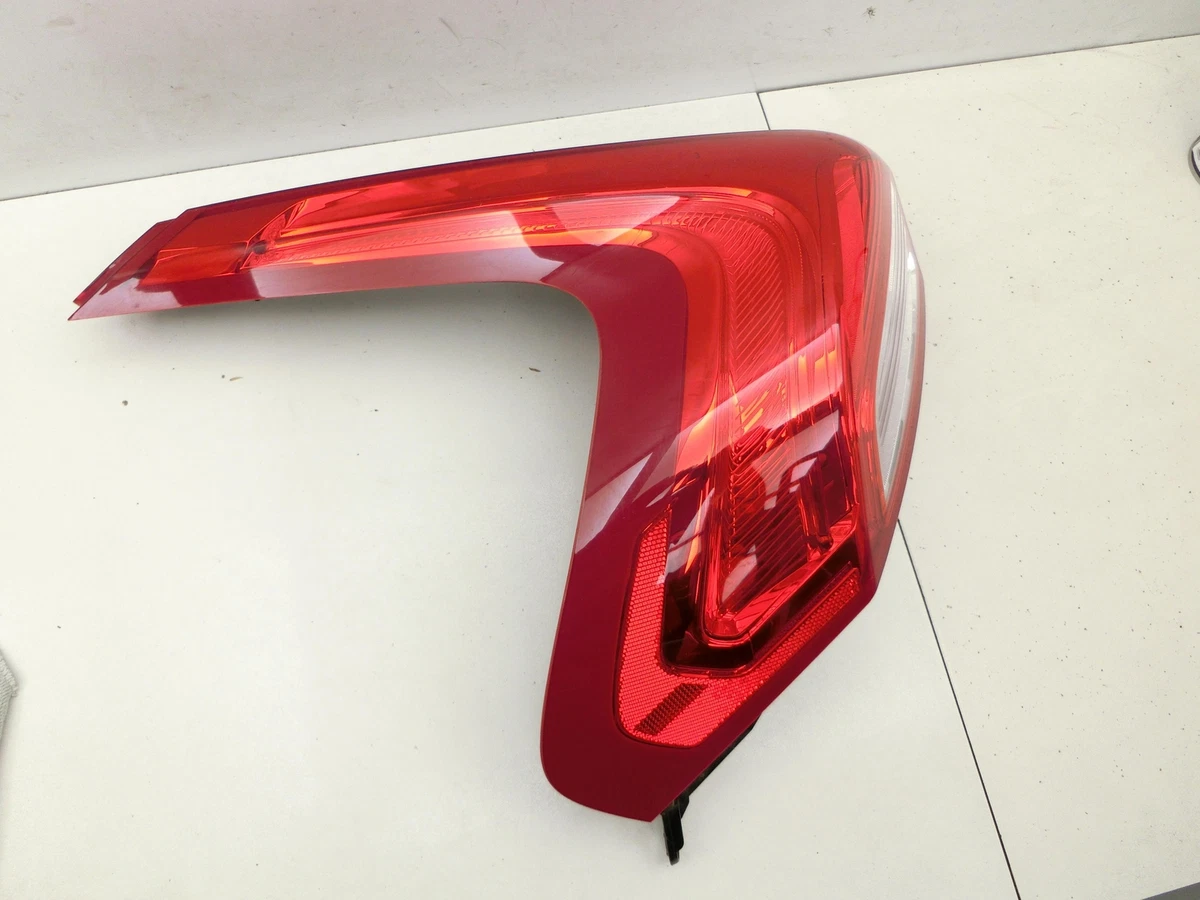 Volvo v40 2024 rear light