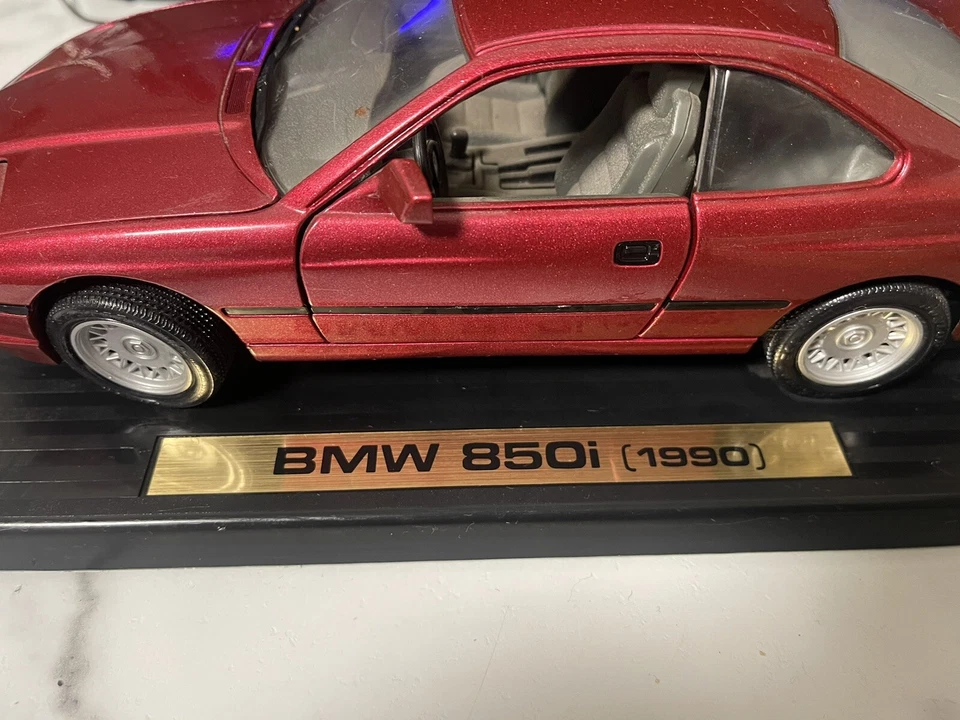 Coche de juguete vintage Revell A.G. BMW 850i 1:18 1990 fundido a presión granate Foto 3 de 4
