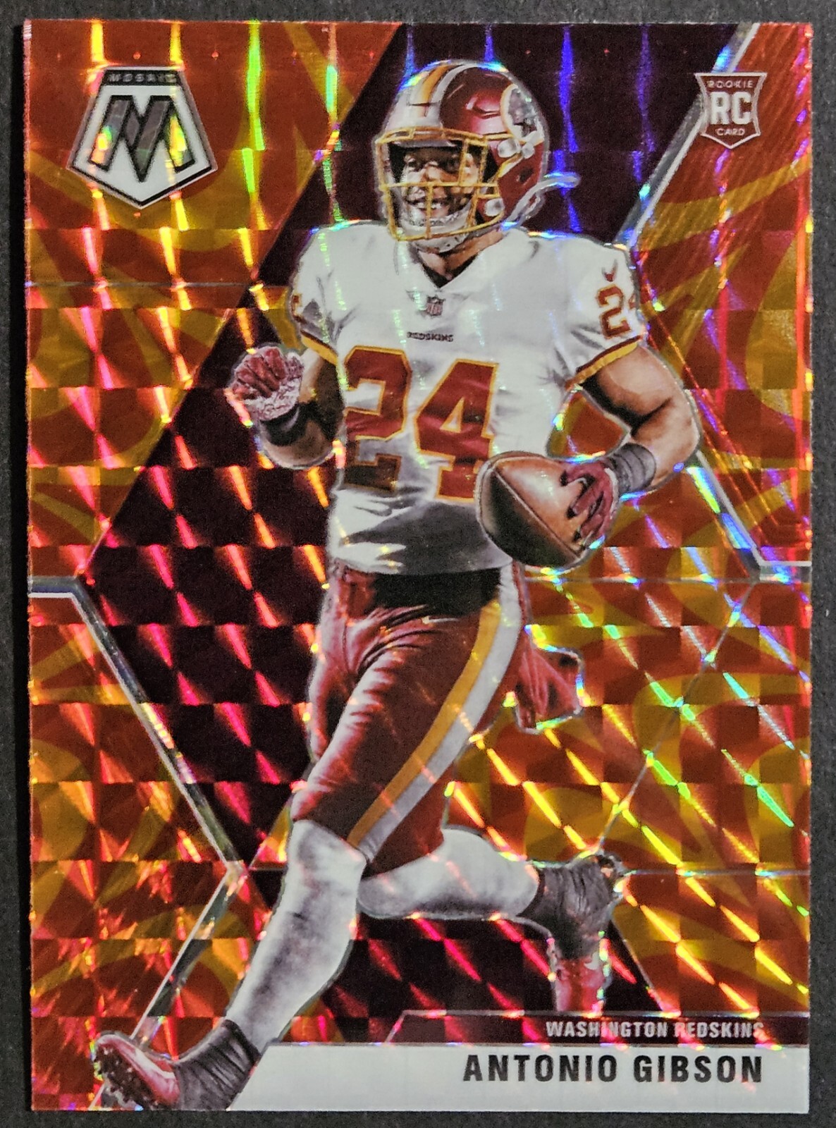 2020 Panini Mosaic Orange Reactive Prizm 227 Antonio Gibson Rookie RC Washington