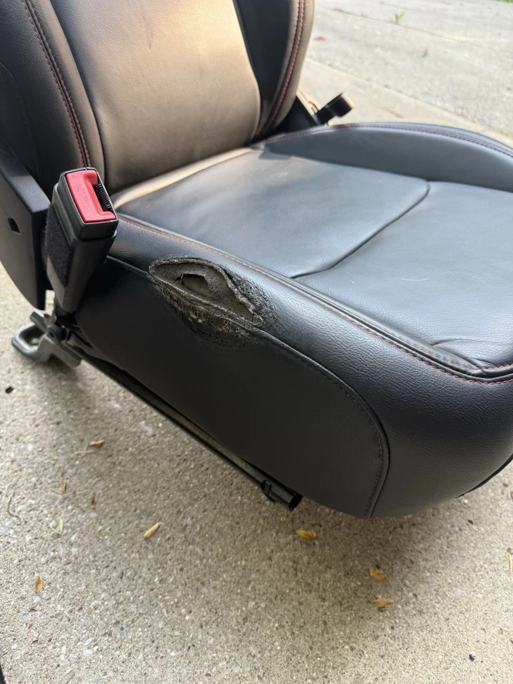2019-2025 OEM Jeep Wrangler Rubicon Leather Front Seats DAMAGED - Image 4 of 4