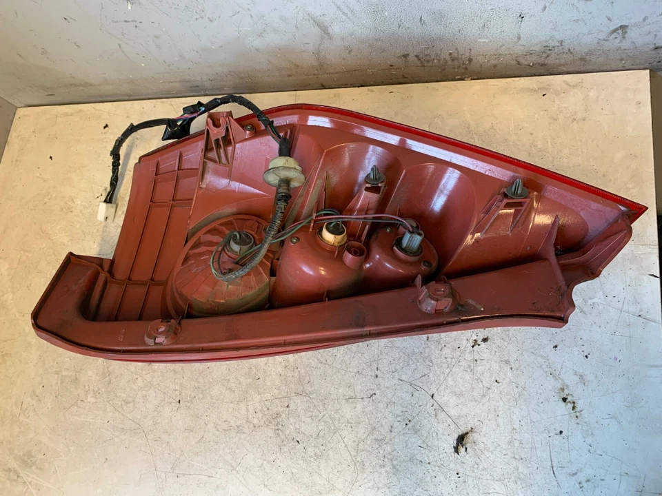 Luz trasera derecha Mazda 2008 5 lado conductor C23551150 Foto 4 de 4