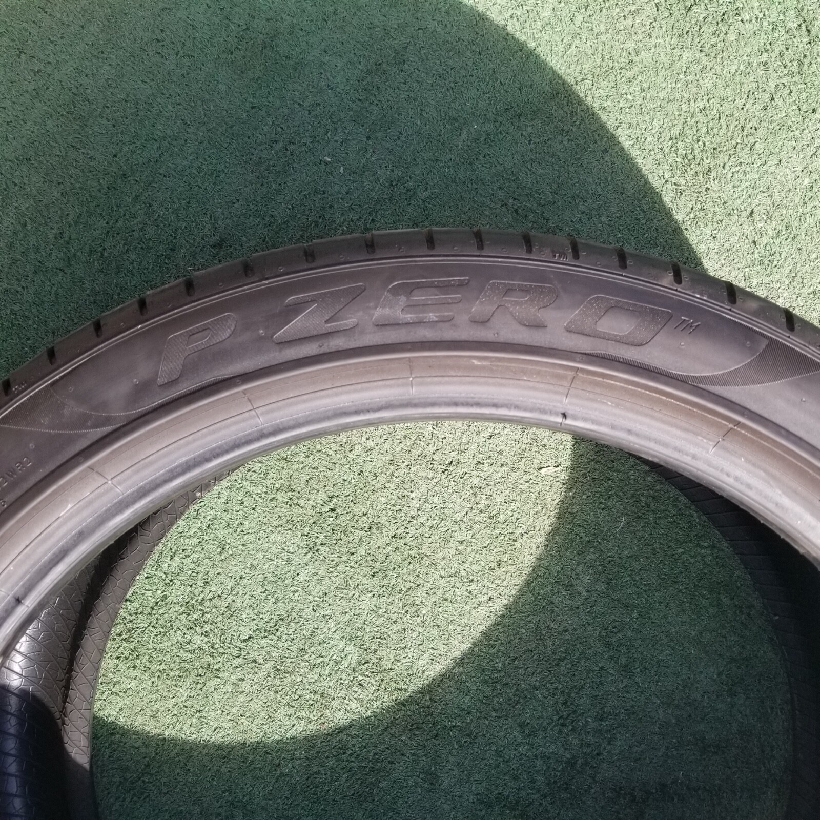 265/40R21 Pirelli P Zero PZ4 Tire 265/40ZR-21 B Bentley Continental GT PNCS 60%