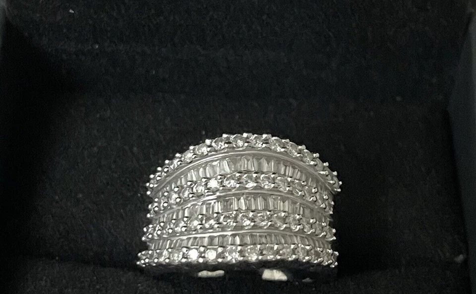 Anillo de diamantes Effy de 1,5 quilates de oro blanco de 14 K talla 7 Foto 3 de 4