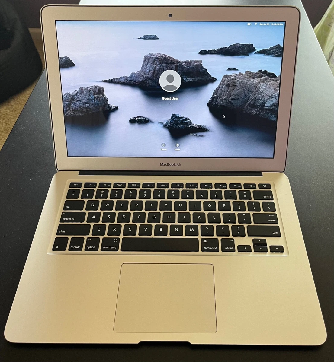 Apple MacBook Air (13-inch Early 2014) 1.4 GHz Intel core i5 256GB
