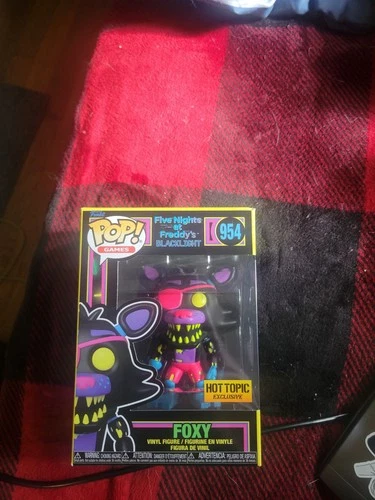Funko Pop! Vinyl: Five Nights at Freddy's - Foxy (Black Light) - Hot Topic...