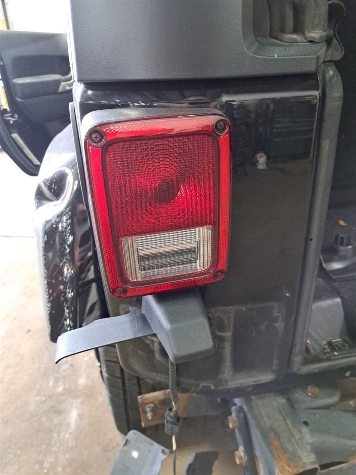 2007-2018 Jeep Wrangler Left Driver Tail Light Quarter Panel Mounted Oem