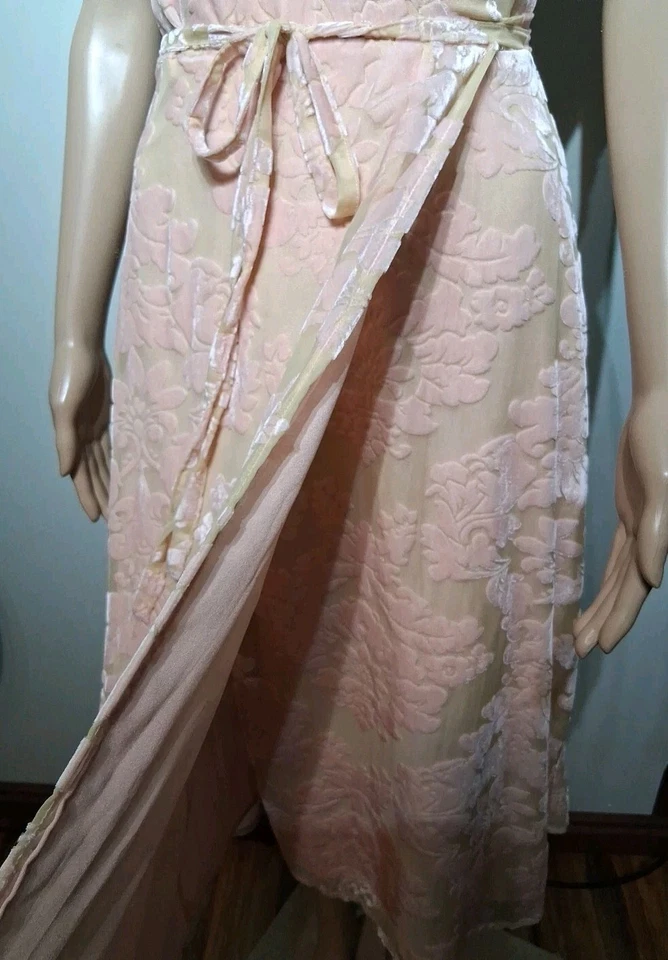 Vestido Yumi Kim Blush Prince Street estilo envoltório comprimento midi tamanho P M - Imagem 3 de 4