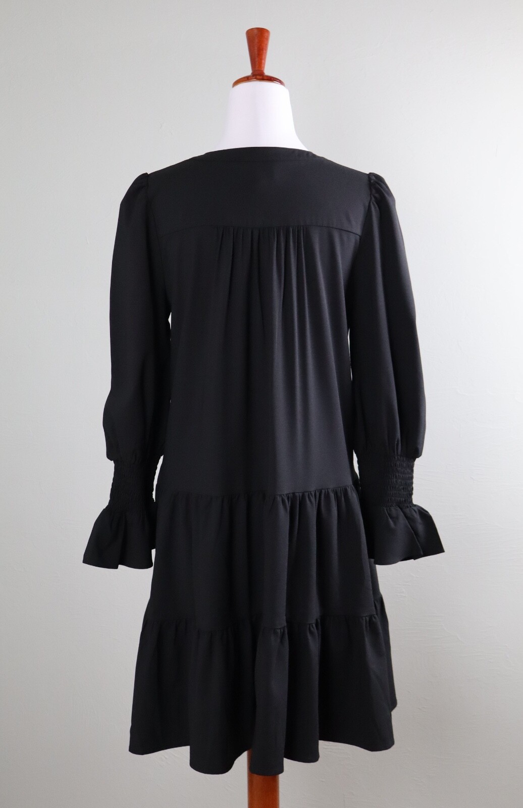 POMANDER PLACE Tuckernuck $128 Solid Black Tiered… - image 4