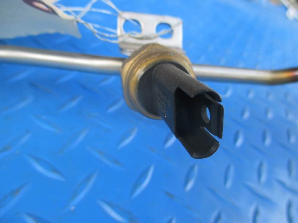 Rolls Royce Ghost Wraith Dawn fuel feed line #5136