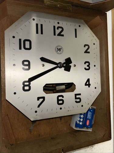 Muy bonito y totalmente funcional antiguo reloj francés a pilas MF - Imagen 7 de 10