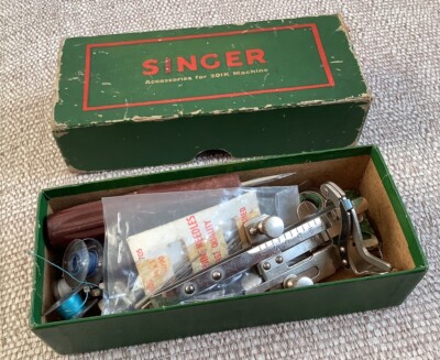 Singer Nähmaschinenzubehör im Karton original grüner Karton